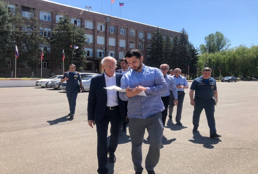 Рамазан Джафаров провел выездное совещание по вопросу ликвидации последствий ЧС в Буйнакске